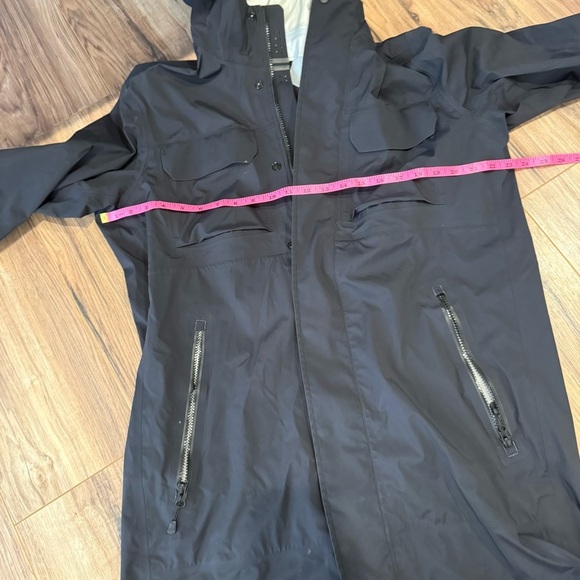 Canada Goose - Wascana Shell Hooded Rain Jacket - Black - Picture 13 of 16